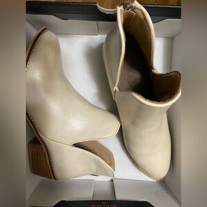 Corkys Vanish boot size 8